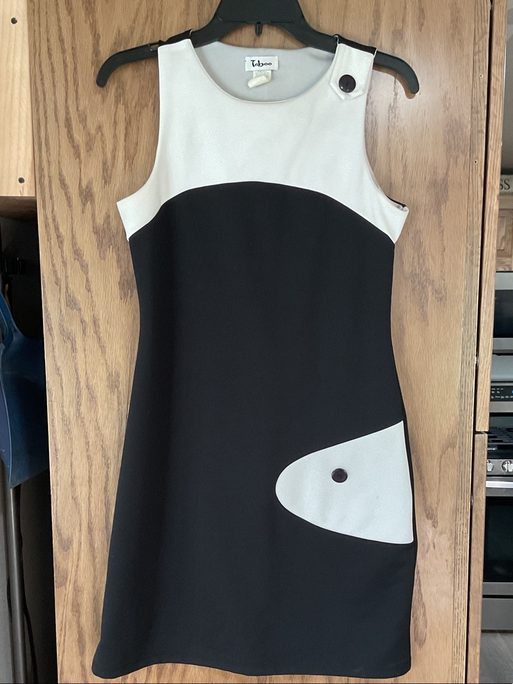 Taboo Black and White Sleeveless Colorblock Shift Dress
